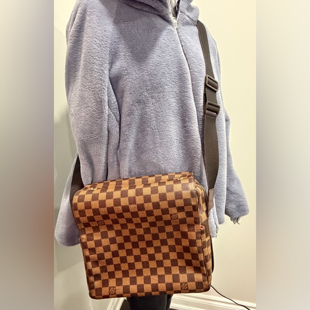 Authentic Louis Vuitton Damier Ebene Naviglio Messenger Bag ✨ - Picture 8 of 15